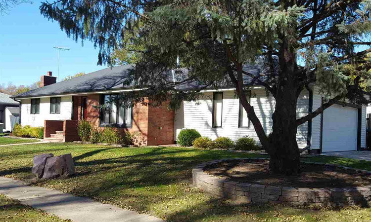 5311 Sunnybrook Dr, Sioux City - $182,500