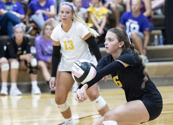 VOLLEYBALL ROUNDUP Hinton, Heelan gain a win on Tuesday