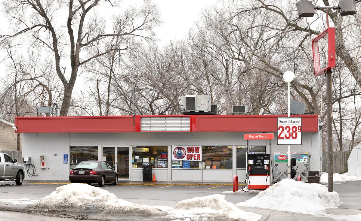 Sioux City police looking for suspect in northside convenience store