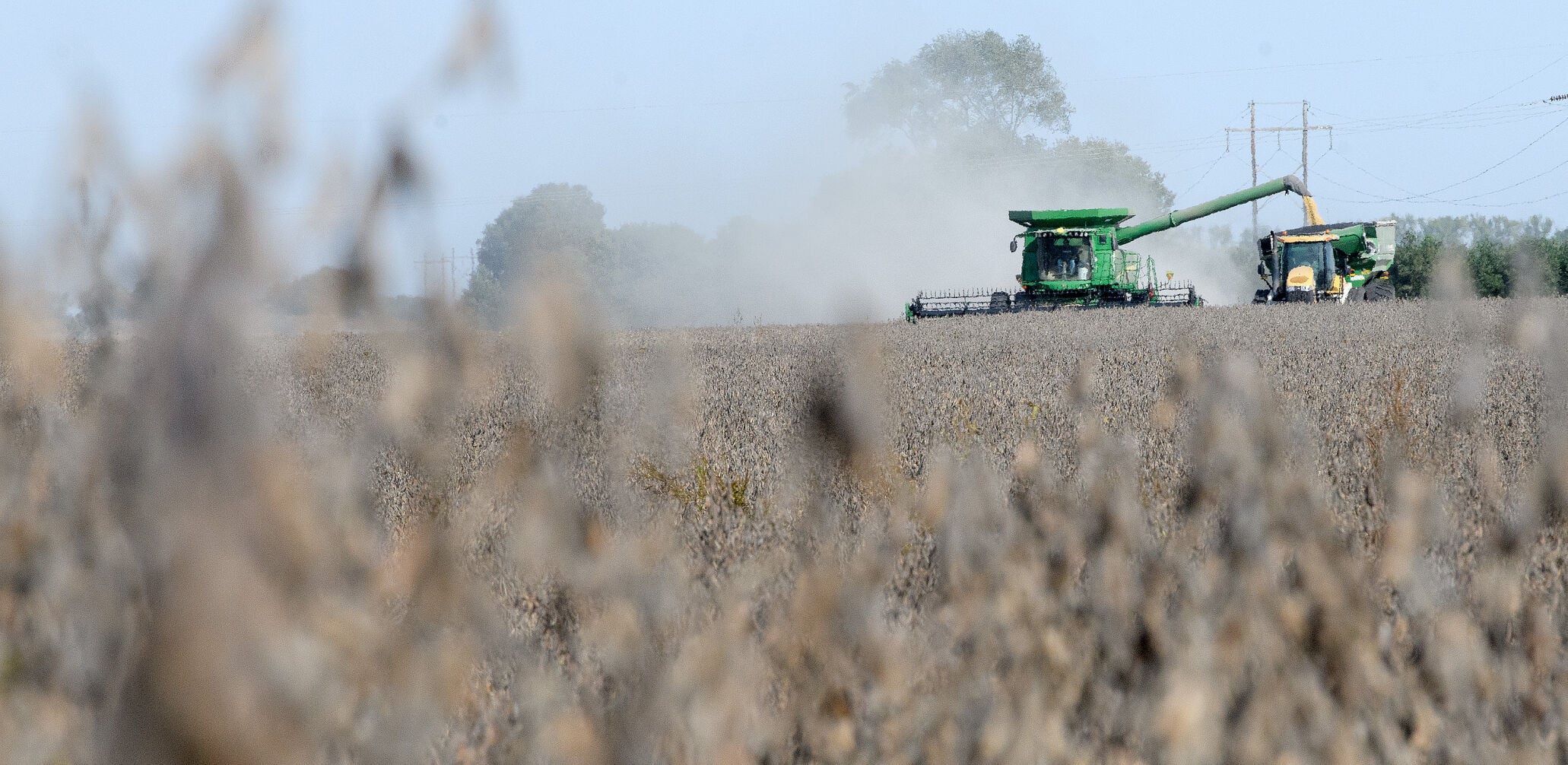 Siouxland farmers bring in the crops, contend with challenging economy