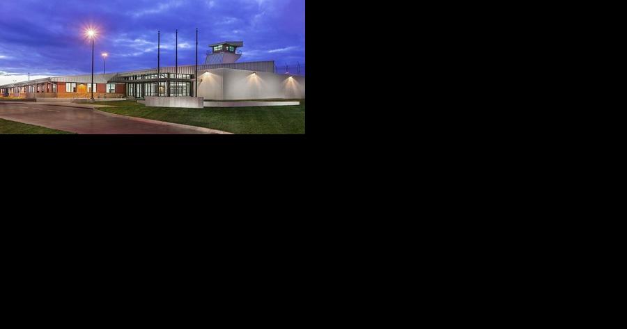 Iowa corrections officer fired after arrest and altercation involving his gun and badge - Vimarsana News