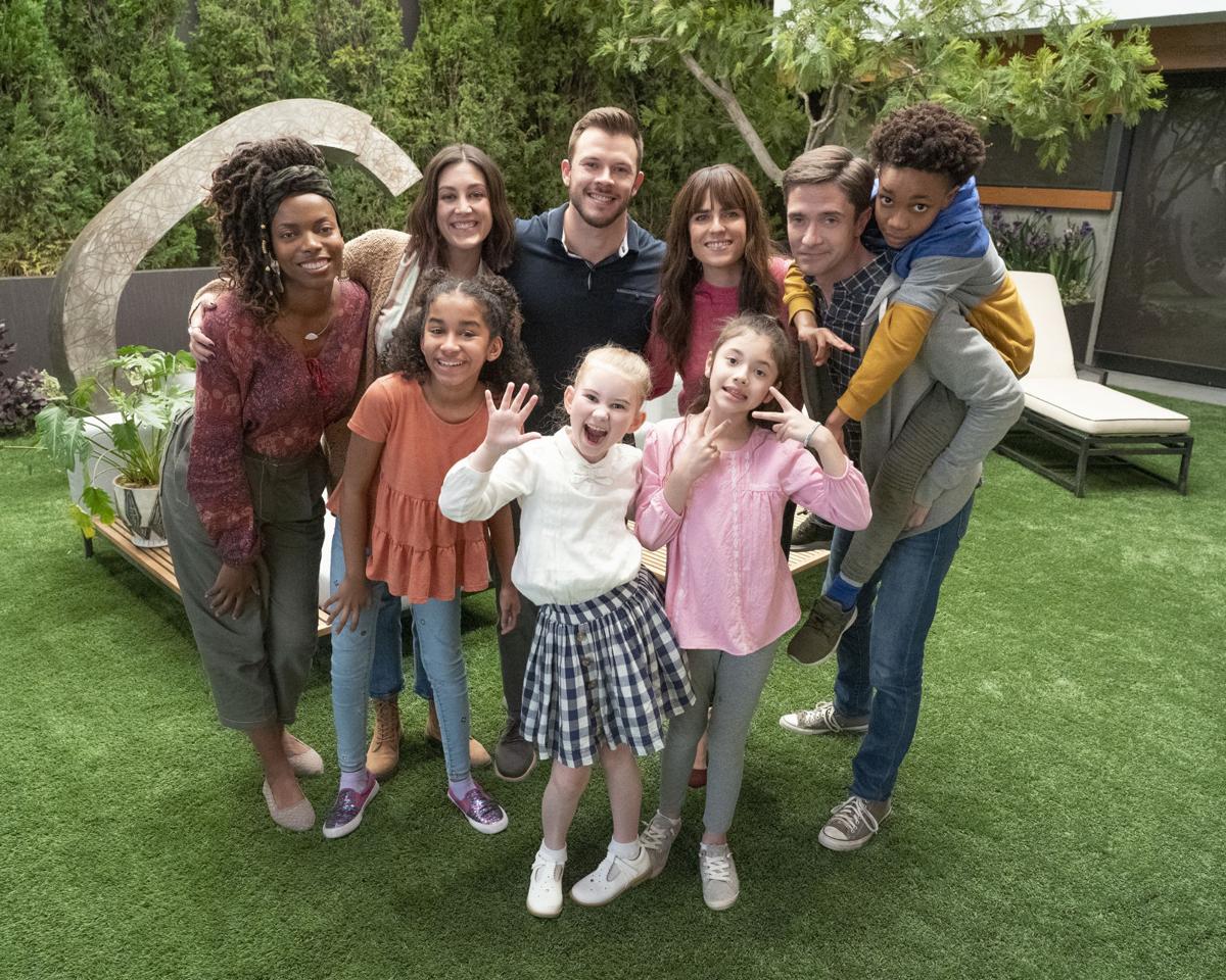 Topher Grace Says Chemistry Is Key To Home Economics Television Siouxcityjournal Com