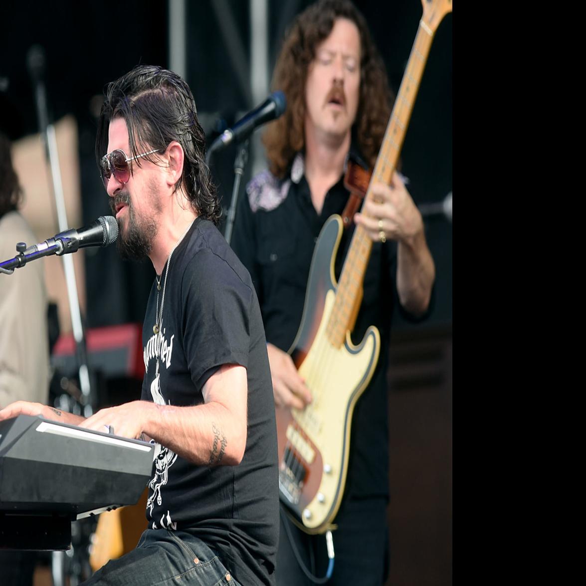 Review Cody Jinks Shooter Jennings Make Red Dirt A Hot Festival Music Siouxcityjournal Com
