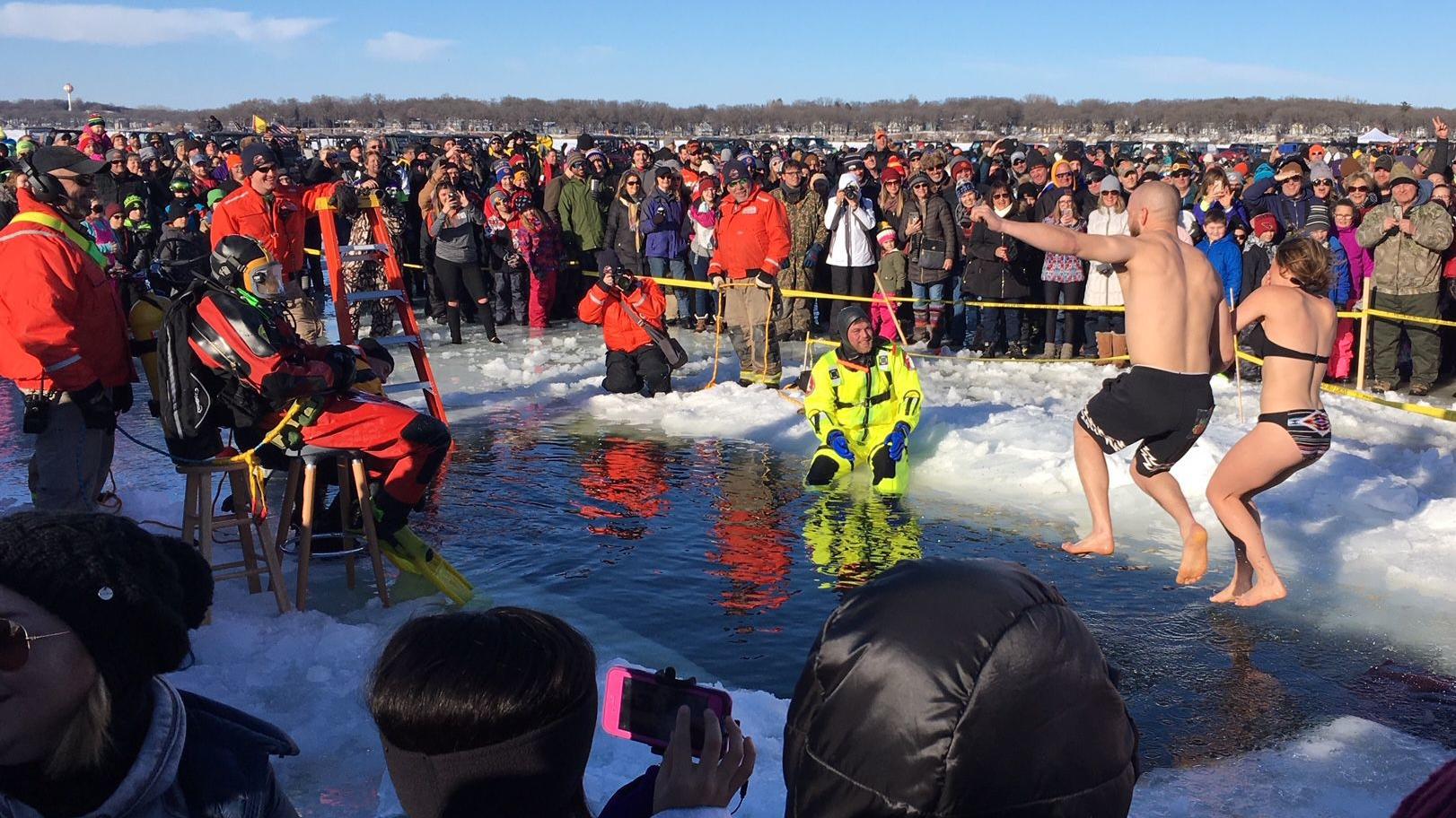 University Of Okoboji Winter Games Play Out On Uneven Ice Columnists Tim Gallagher Siouxcityjournal Com