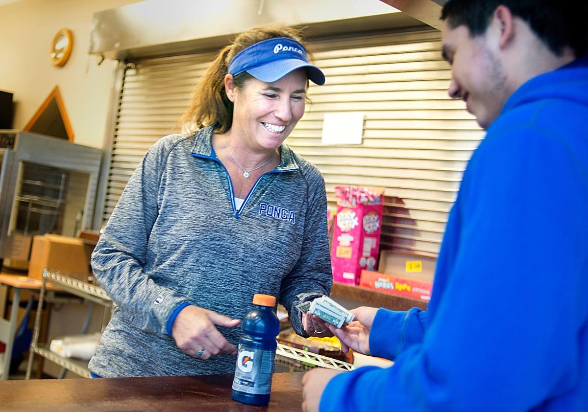 Volunteer Ensures Concession Stand Hot Dogs Are Ready Local News Siouxcityjournal Com