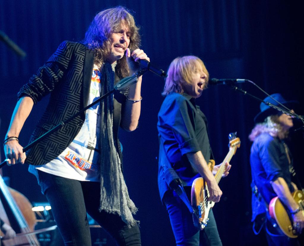 Review Kelly Hansen Leads Foreigner With Fan S Respect Music Siouxcityjournal Com