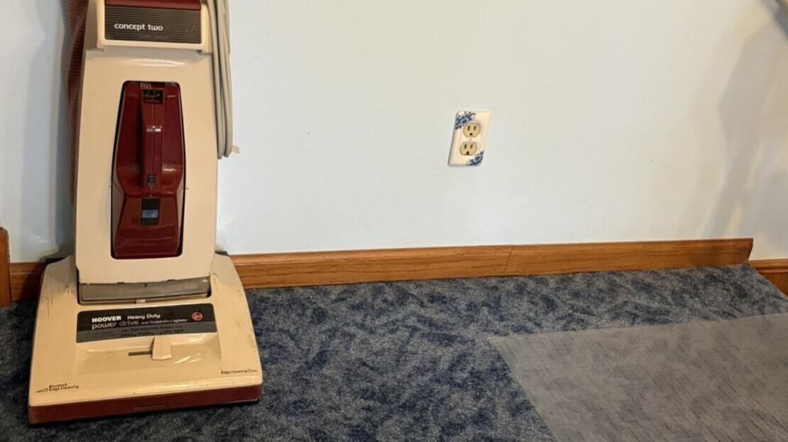 Image for Chuck Grassley receives 'replacement vacuum' for 'Beth' from Sioux City staffer
