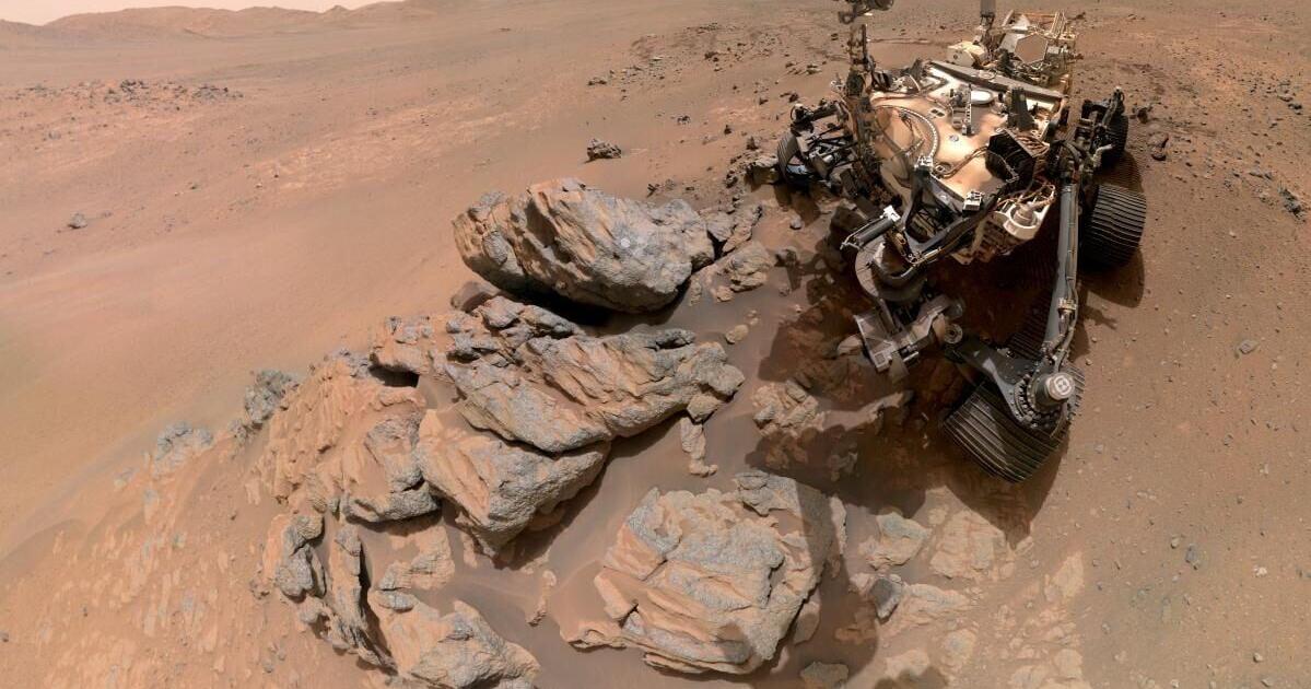 Perseverance captures a new Mars selfie during its westward push