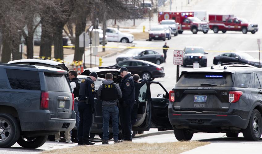 Man involved in Sioux City Police standoff faces two gun charges