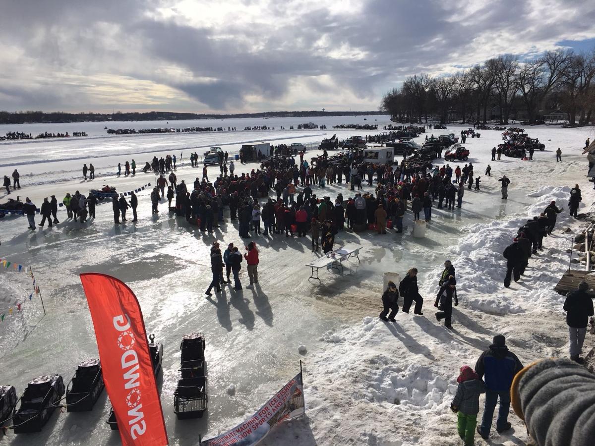 Okoboji Winter Games take advantage of warm weather State and