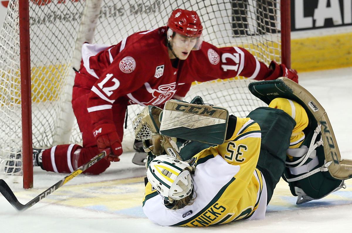 Photos: Musketeers hockey vs Dubuque Fighting Saints ...