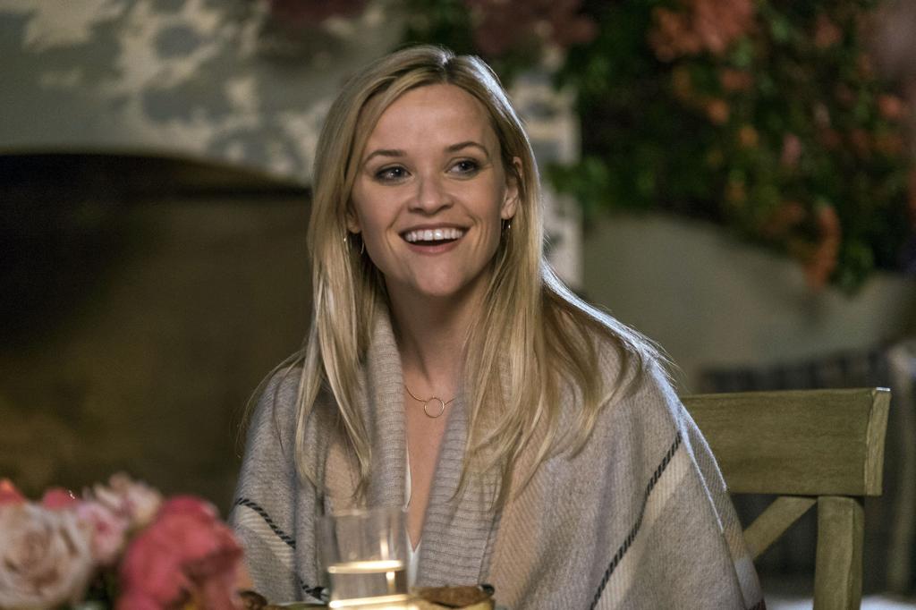 Review Home Again Isn T A Comfortable Fit For Reese Witherspoon Movies Siouxcityjournal Com