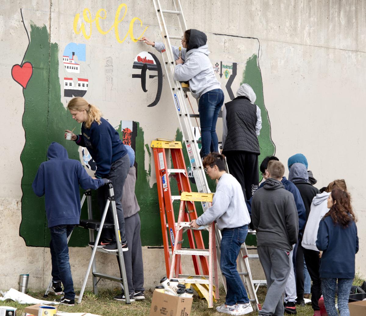 Heelan Students Create Welcome To Sioux City Mural Local News