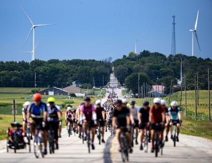 Two journalists look inside RAGBRAI for a cinematic story - Vimarsana News