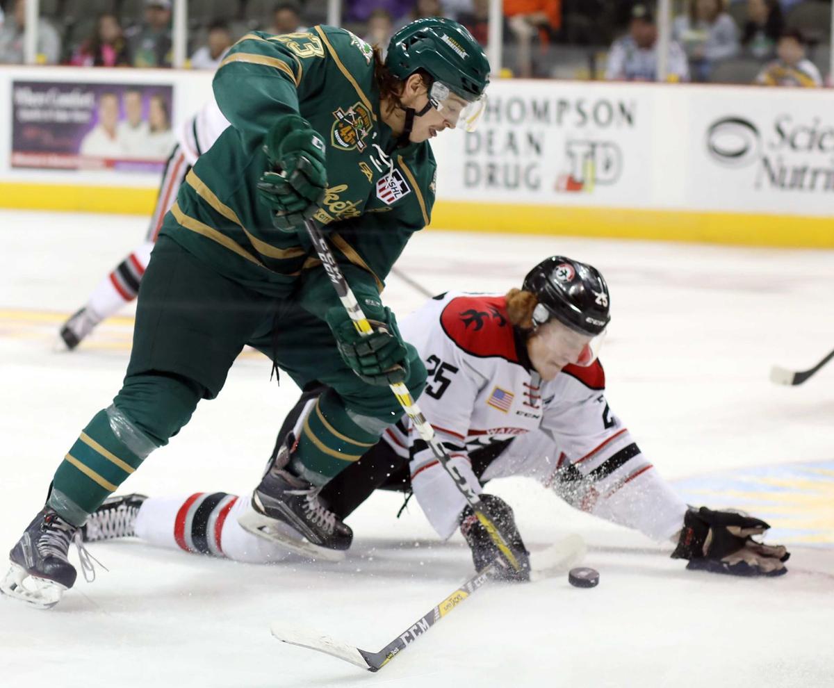 Photos Waterloo Black Hawks at Sioux City Musketeers hockey