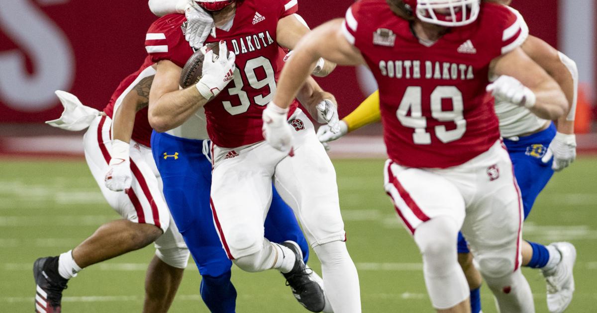 South Dakota alumni Elijah Reed, Jack Cochrane settle into new NFL roles