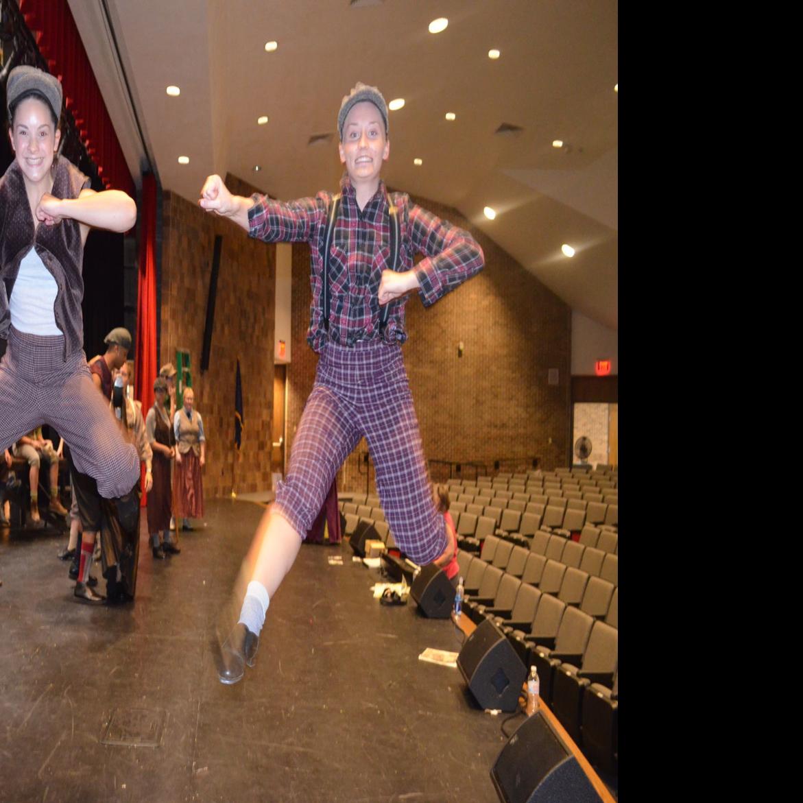 New Stage Players Seize The Day With Production Of Disney S Newsies Arts And Theatre Siouxcityjournal Com