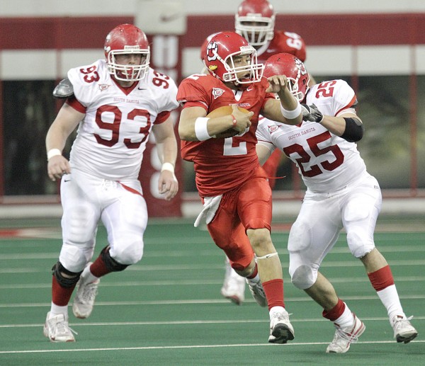 Warren, kicking game shine in South Dakota's spring game USD football