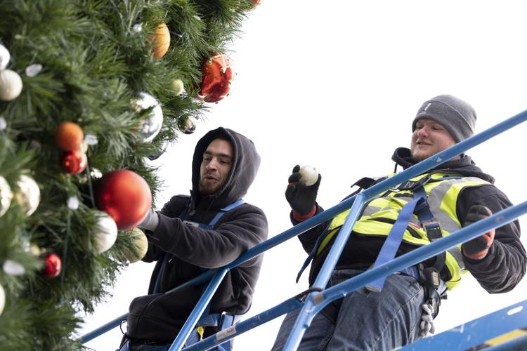Decorating the Christmas tree downtown