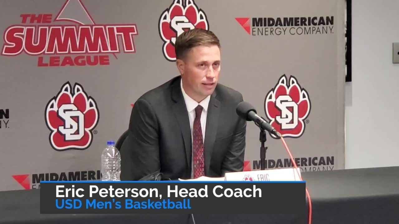 USD men's basketball coach Eric Peterson discusses the upcoming season