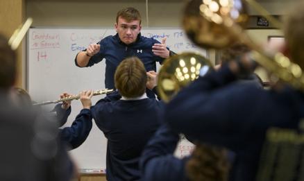 Bishop Heelan drum major takes top honor at Peach Bowl - Vimarsana News