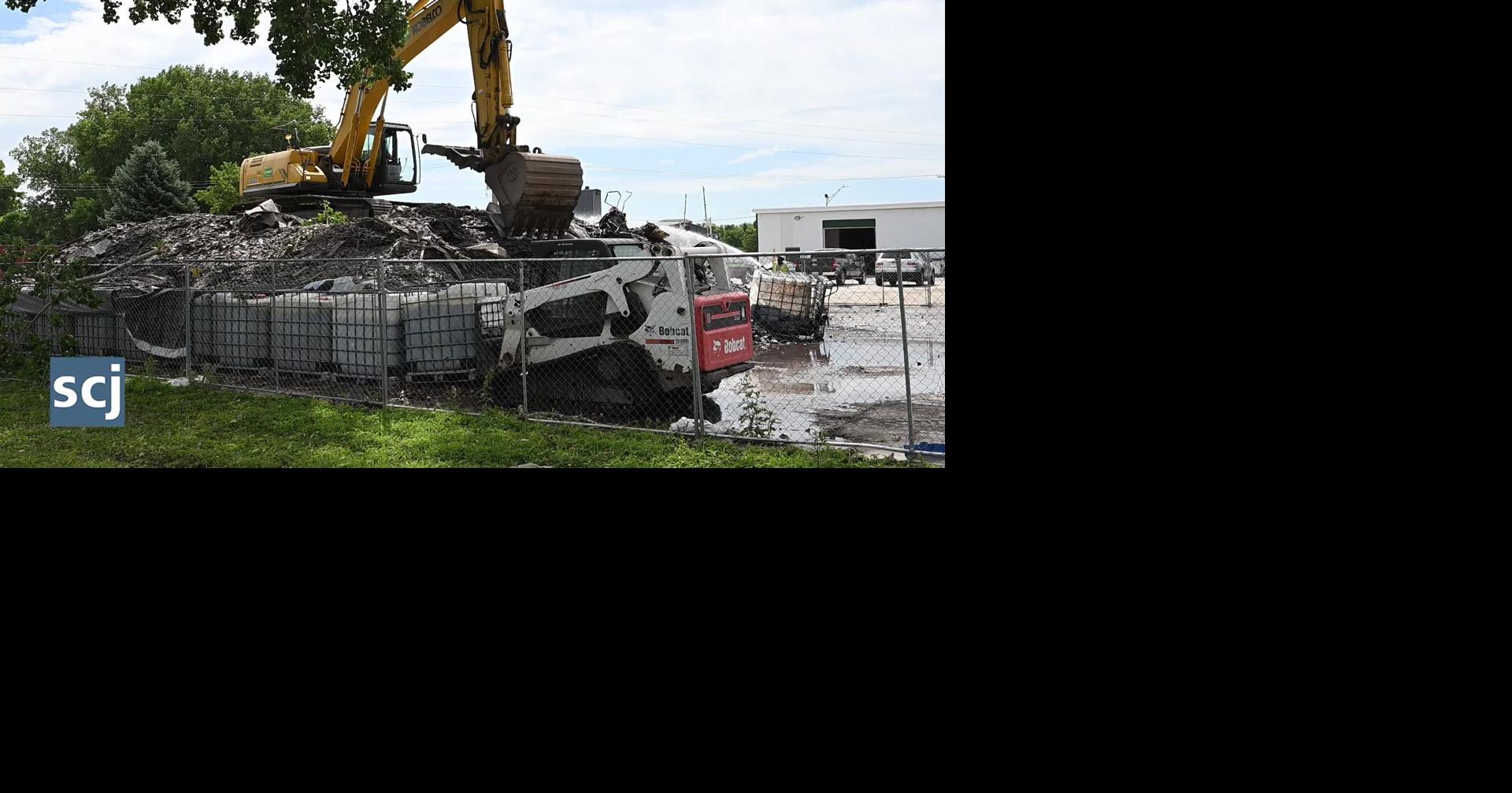 EPA contractors clean up Recycletronics' toxic crushed glass storage site