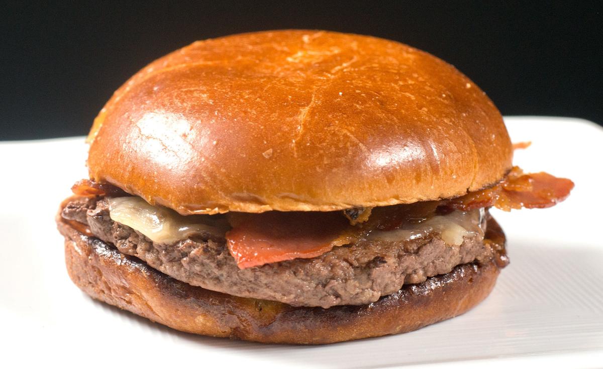 How To Build A Better Burger Spoiler Alert Add Bacon And Then Add Some More Weekender Siouxcityjournal Com