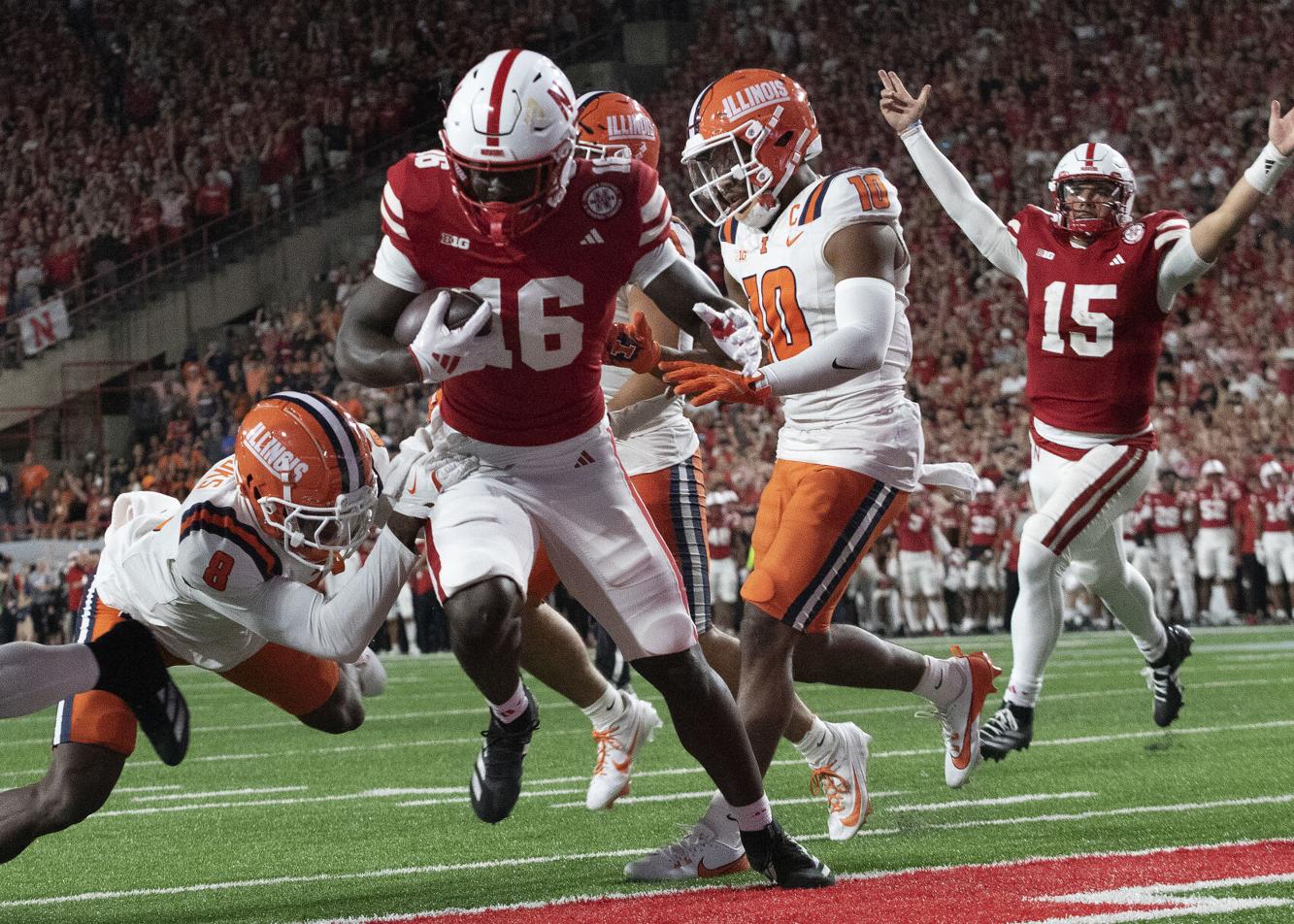 Photos Nebraska vs Illinois football action