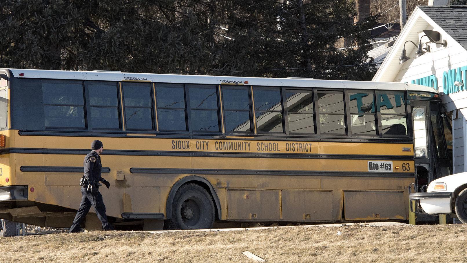 No One Hurt In Sioux City School Bus Crash Crime Courts Siouxcityjournal Com No One Hurt In Sioux City School Bus Crash Crime Courts Siouxcityjournal Com