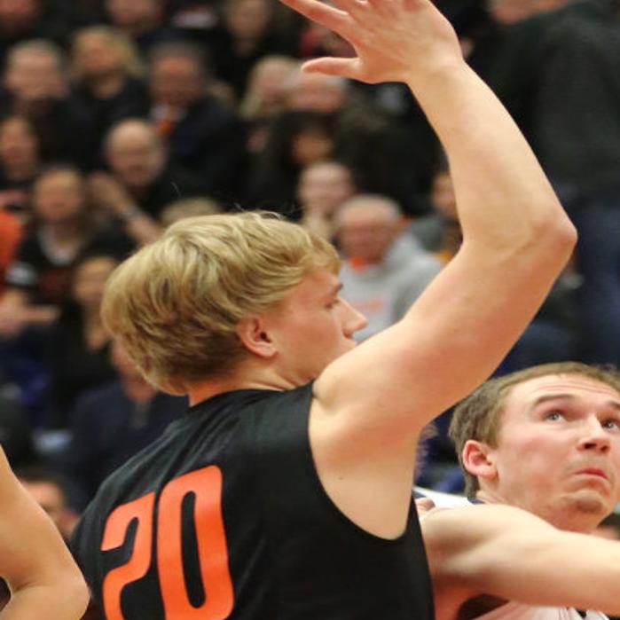 Stars Face Top Ranked Iowa City West In State Opener North High
