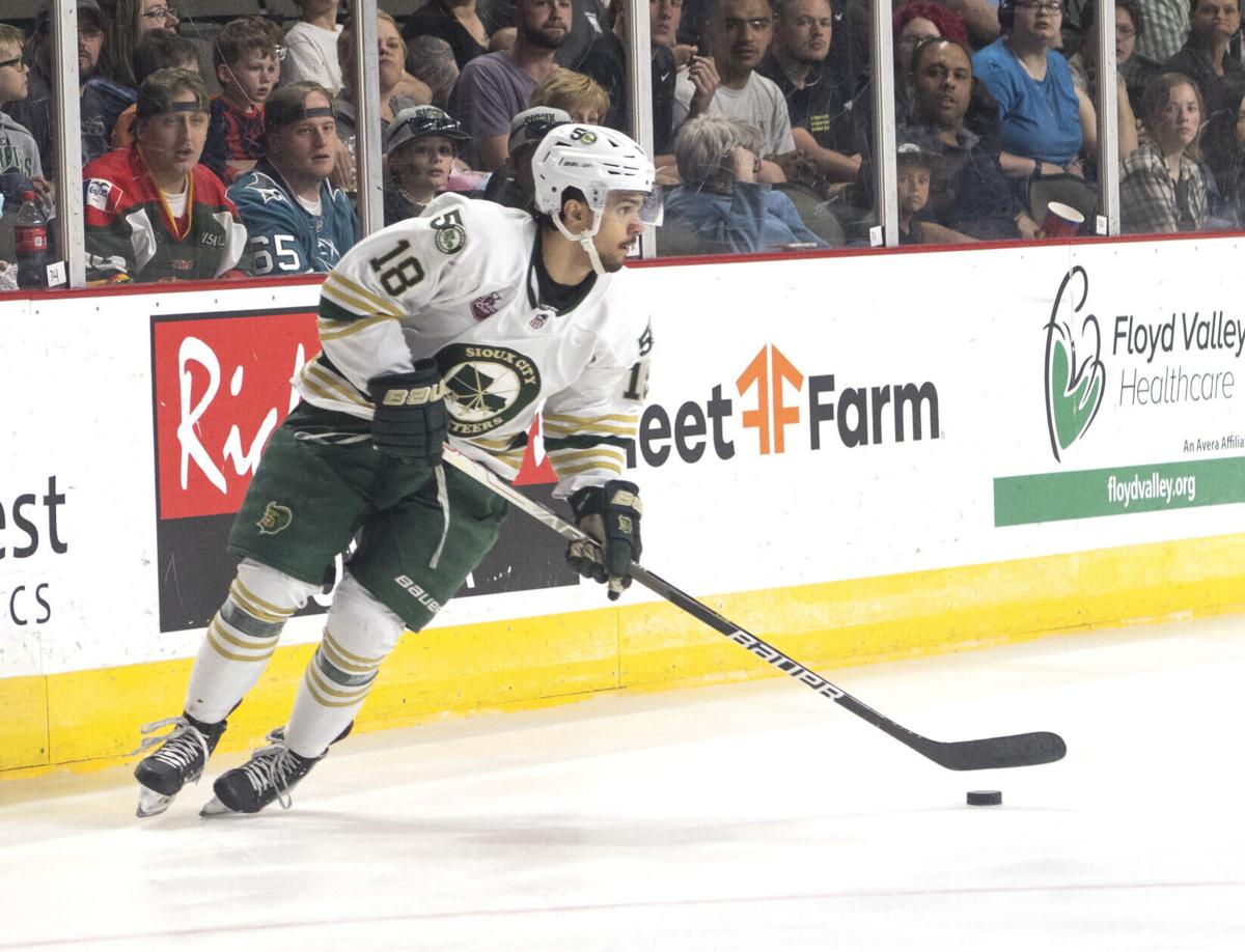 PHOTOS: Sioux City Musketeers vs Madison Capitols Clark Cup hockey