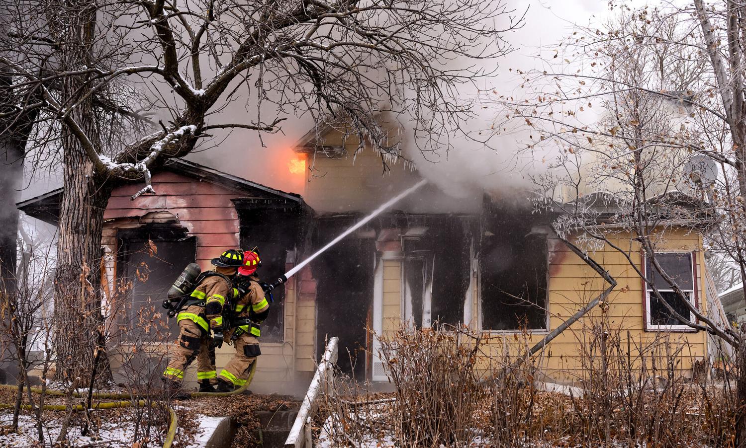 Firefighters fight blaze on Westside Sioux City residence