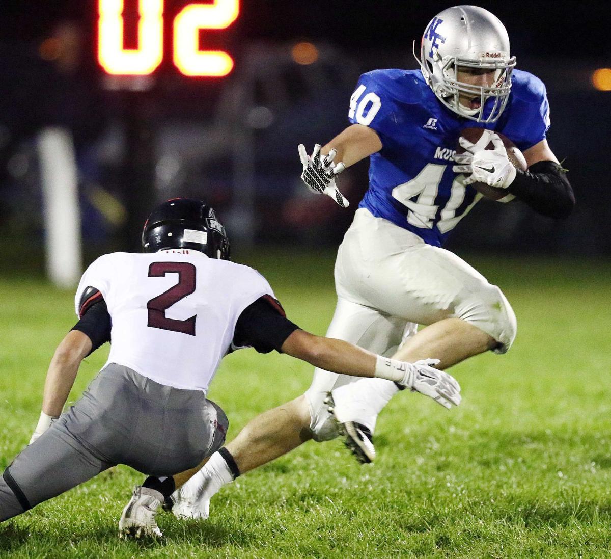 Photos ExiraEHK at NewellFonda football 100915