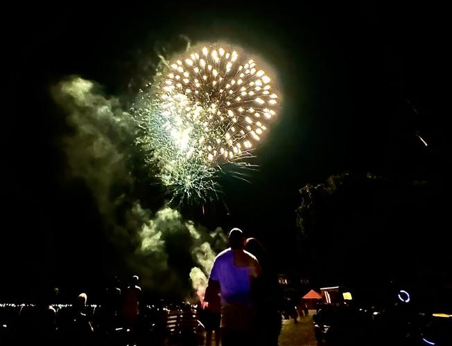 July 4th fireworks and music at Parkway Marina serve up speculator
