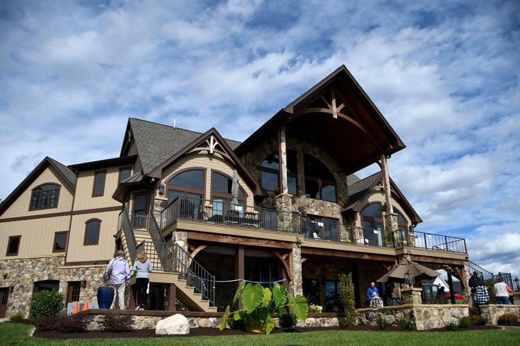 2023 Smith Mountain Lake Luxury Home Design Trends
