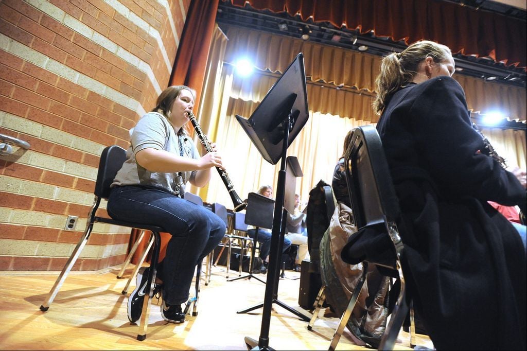 Music teachers band together in orchestral performances | News