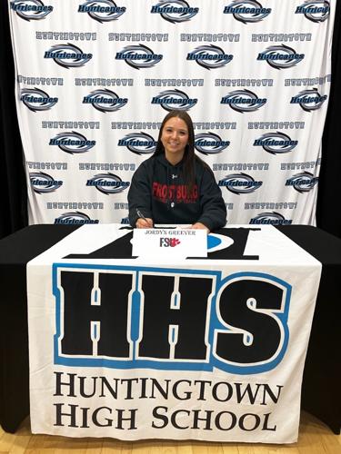 Huntingtown seniors sign