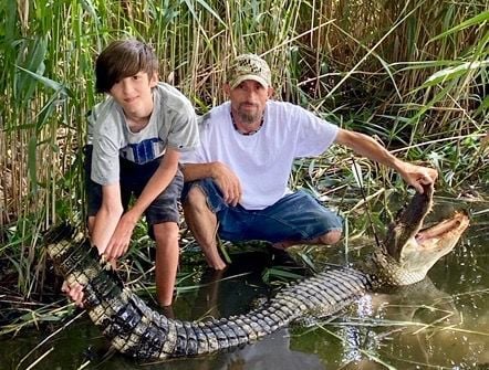 Local hunter hooks gator in Lusby, Local News