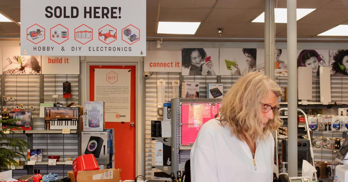 Calvert s Radio Shack Closing Makes Retail History Local News calvert-s-radio-shack-closing-makes-retail-history-local-news