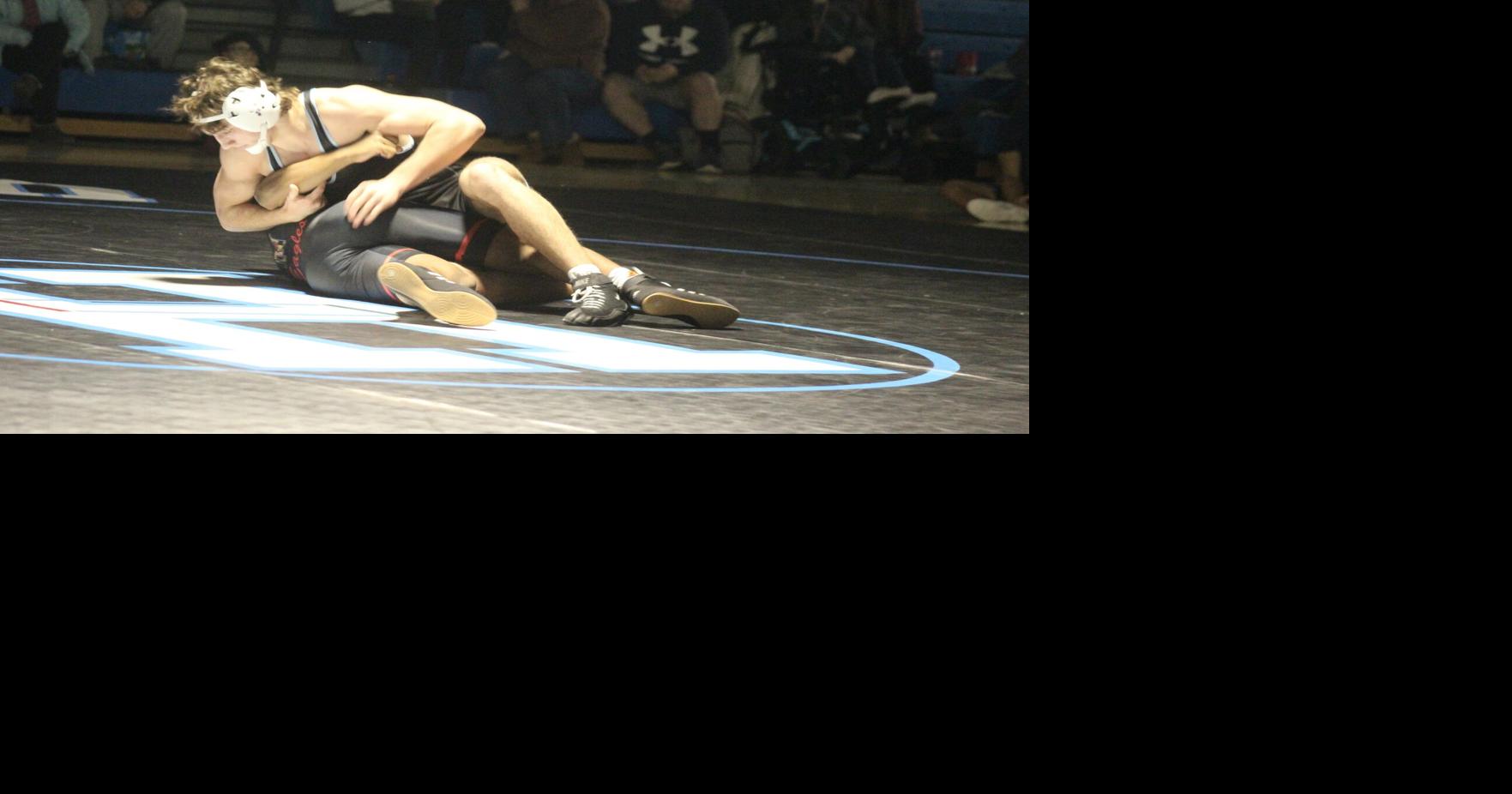 Huntingtown wrestling honors late coach | High School | somdnews.com
