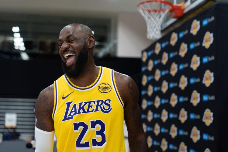 LeBron misses Lakers' first practice of training camp due to minor injury,  focus on long-term health | Sports | somdnews.com