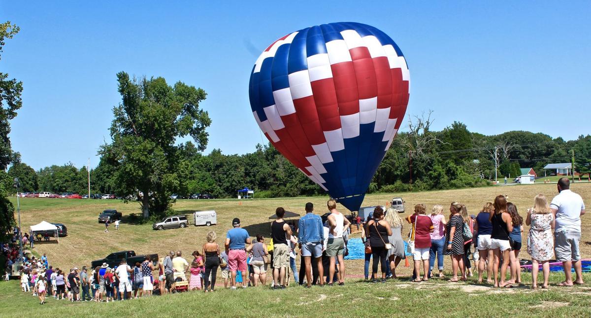 Thousands come out for Southern Maryland Balloon Festival Spotlight