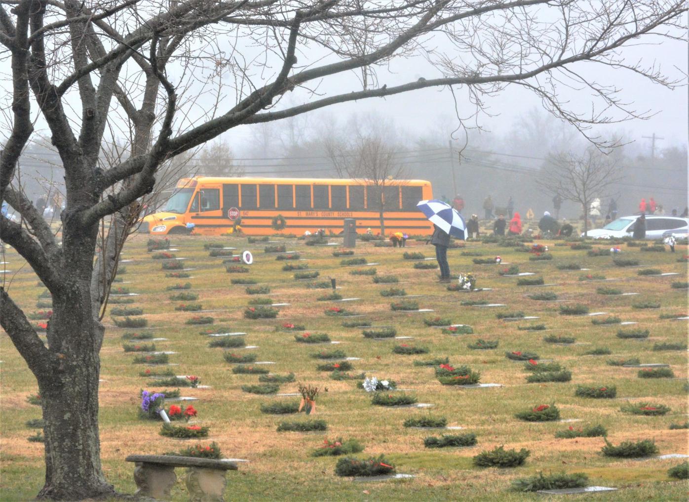 Laying Wreaths In The Rain Local News Somdnews Com