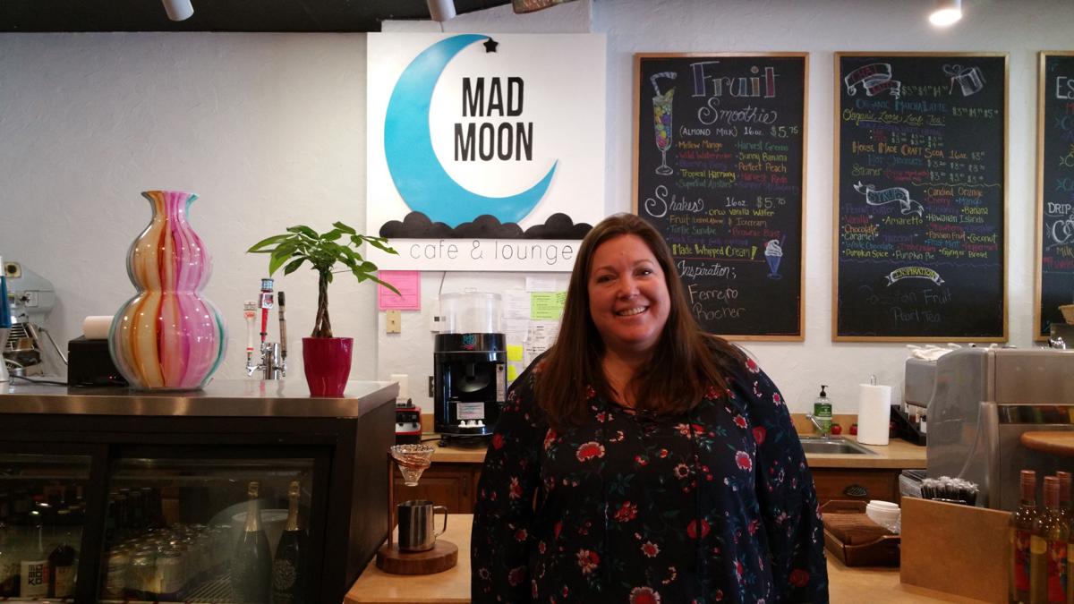 Mad Moon Cafe Lounge Brings Food Drinks Entertainment - 