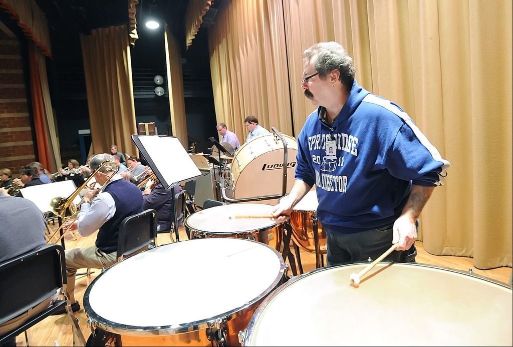 Music teachers band together in orchestral performances | News