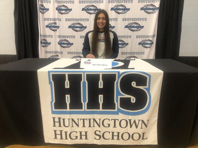 Seven Huntingtown seniors sign High School