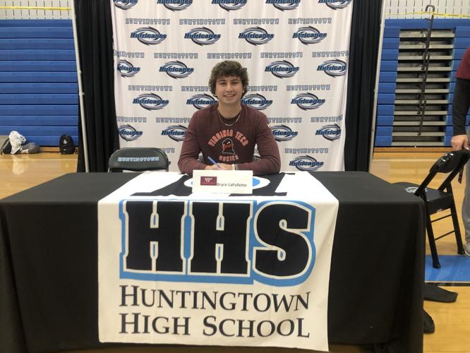 Huntingtown seniors sign High School