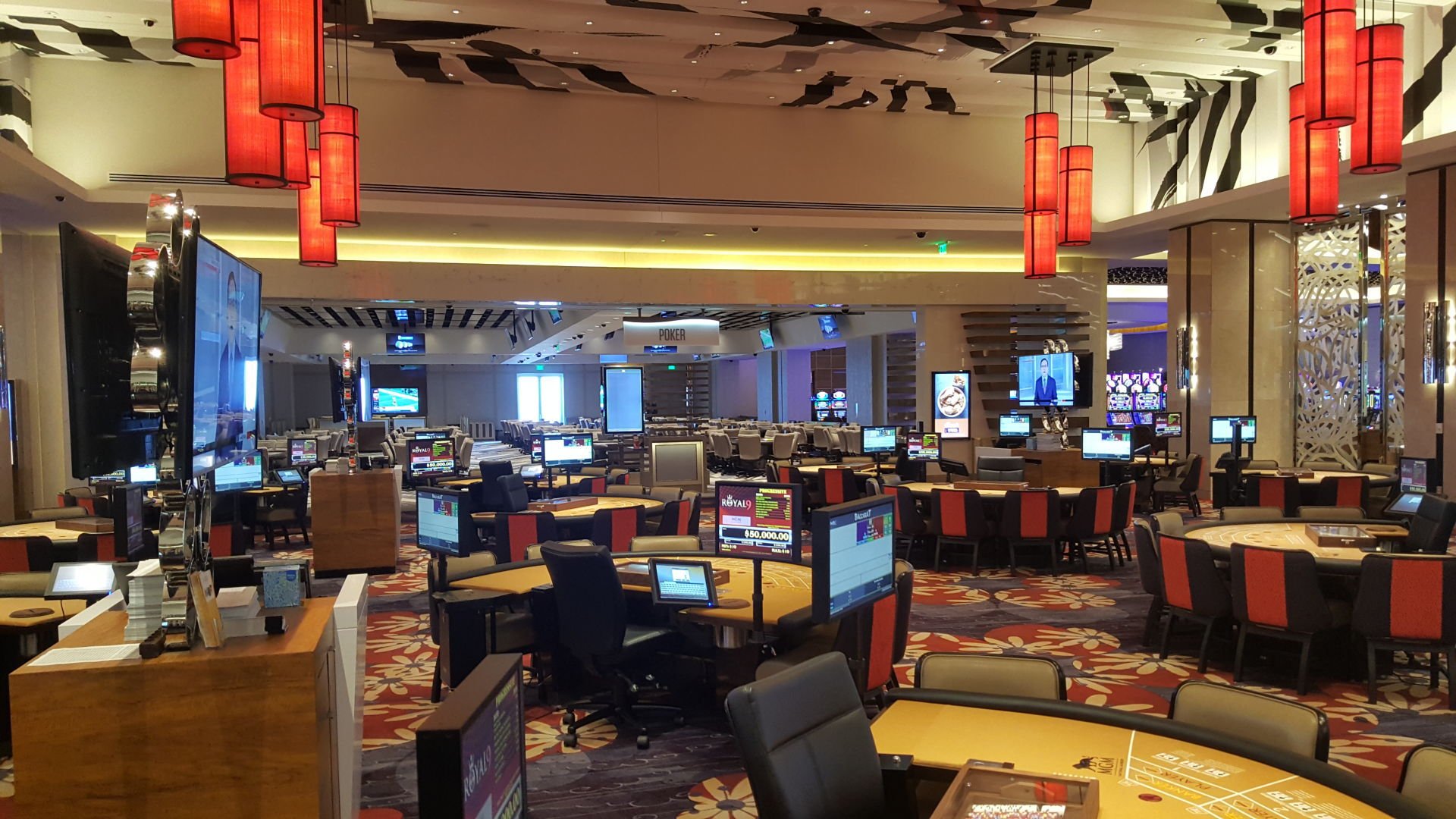 mgm national harbor casino host