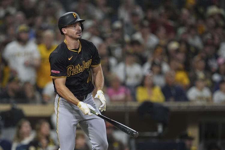 Bryan Reynolds leaves Pirates' game against Tigers when wife goes into