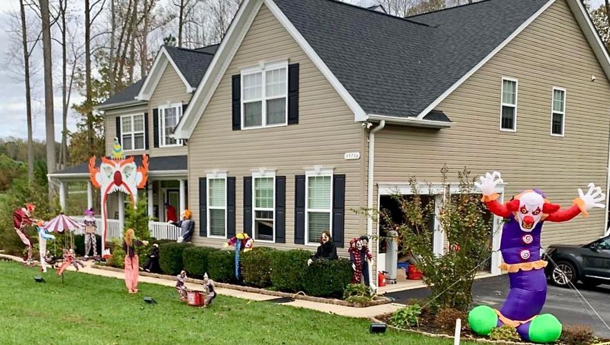Mechanicsville man goes all out with Halloween clown decorations, plus